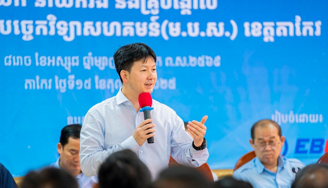 ឯកឧត្តម សុខ ពុទ្ធិវុធ និង ឯកឧត្តមបណ្ឌិត សាន វឌ្ឍនា បានអញ្ជើញជួបសំណេះសំណាលជាមួយនាយក នាយករង និងគ្រូបង្គោល មកពីមជ្ឈមណ្ឌលបច្ចេកវិទ្យាសហគមន៍ (ម.ប.ស.) នៅសាលប្រជុំវិទ្យាល័យ ជា ស៊ីម ខេត្តតាកែវ